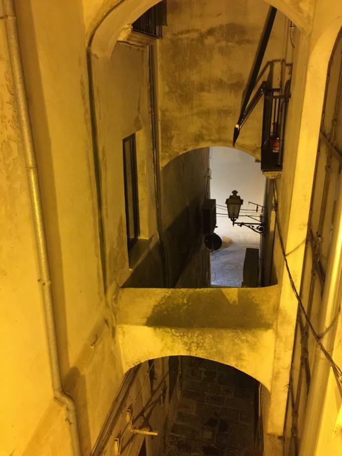 Dimora Dei Mercanti Salerno Exterior photo